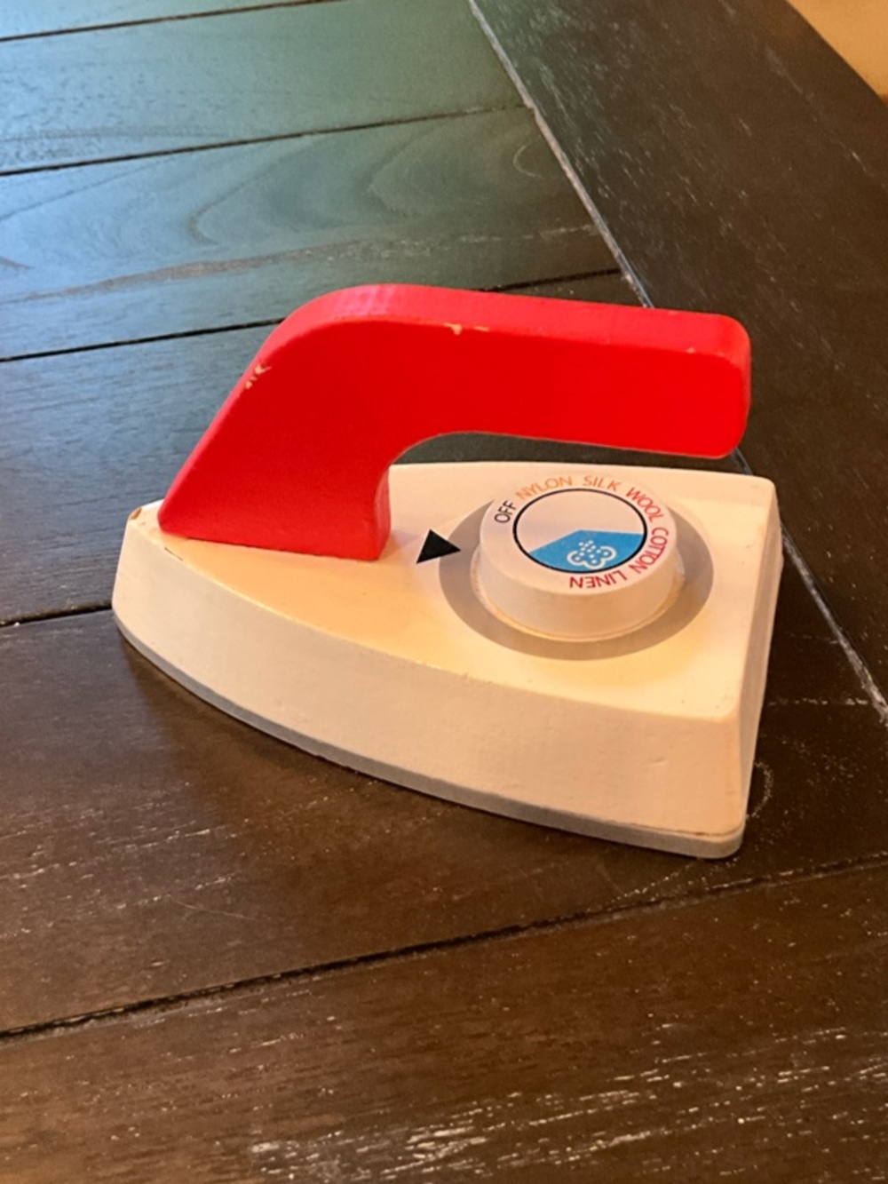 Melissa & Doug Wood play Iron Replacement White & Red